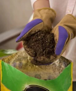 Miracle-Gro Soil & Soil Amendments All Purpose 25-Quart Potting Soil Mix -Landscaping Sales Store 05329201