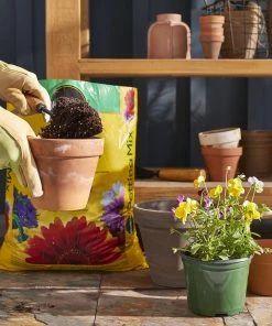 Miracle-Gro Soil & Soil Amendments 16-Quart Potting Soil Mix -Landscaping Sales Store 05413036