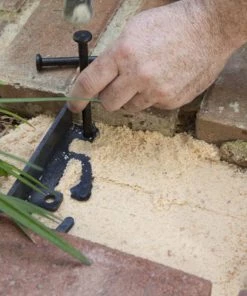 Thing Edging 8-Pack 8-in Black Plastic Paver Spike -Landscaping Sales Store 08789008