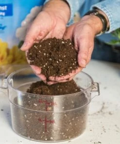 Miracle-Gro Soil & Soil Amendments Moisture Control 50-Quart Potting Soil Mix -Landscaping Sales Store 08874039