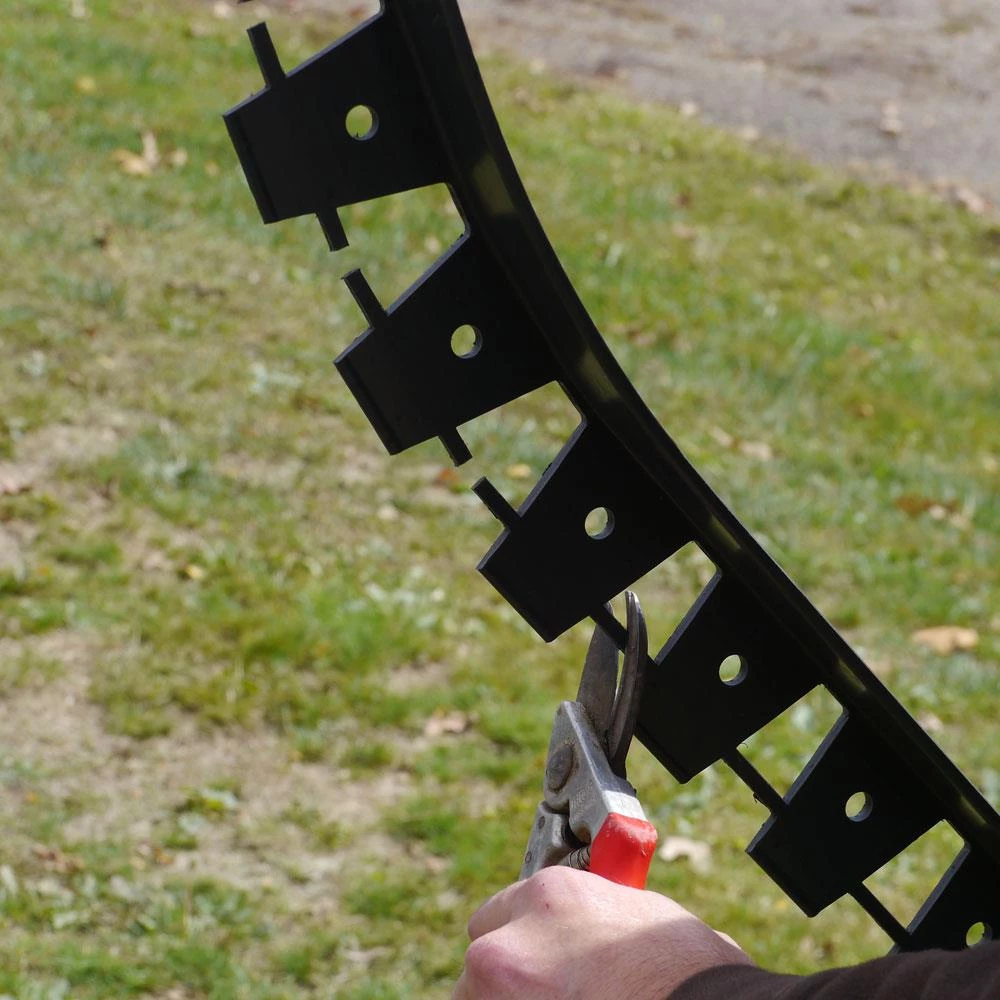 EasyFlex 10-Pack 60-ft Black Plastic Landscape Edging Bundle 3 EasyFlex 10-Pack 60-ft Black Plastic Landscape Edging Bundle - Image 3