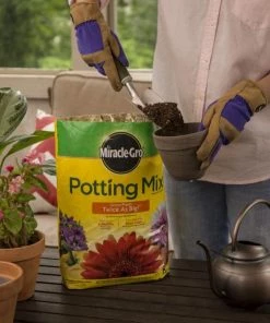 Miracle-Gro Soil & Soil Amendments All Purpose 25-Quart Potting Soil Mix -Landscaping Sales Store 12477367