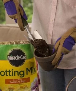 Miracle-Gro Soil & Soil Amendments Potting Mix Bundle 8-Quart Potting Soil Mix -Landscaping Sales Store 44004200